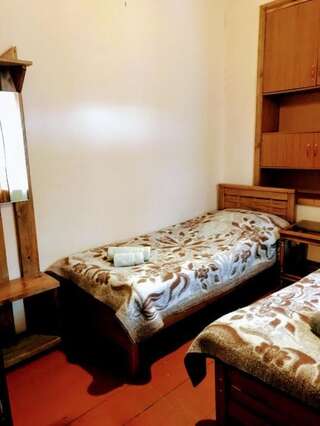 Проживание в семье Guest House Kaldani Местиа Двухместный номер с 2 отдельными кроватями и видом на горы-1