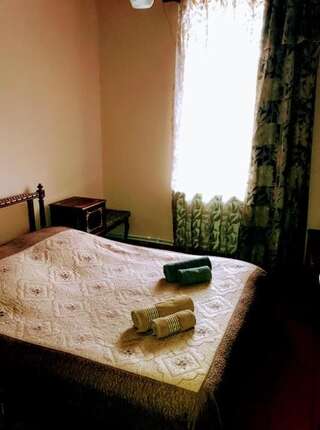 Проживание в семье Guest House Kaldani Местиа Двухместный номер с 1 кроватью и видом на горы-1